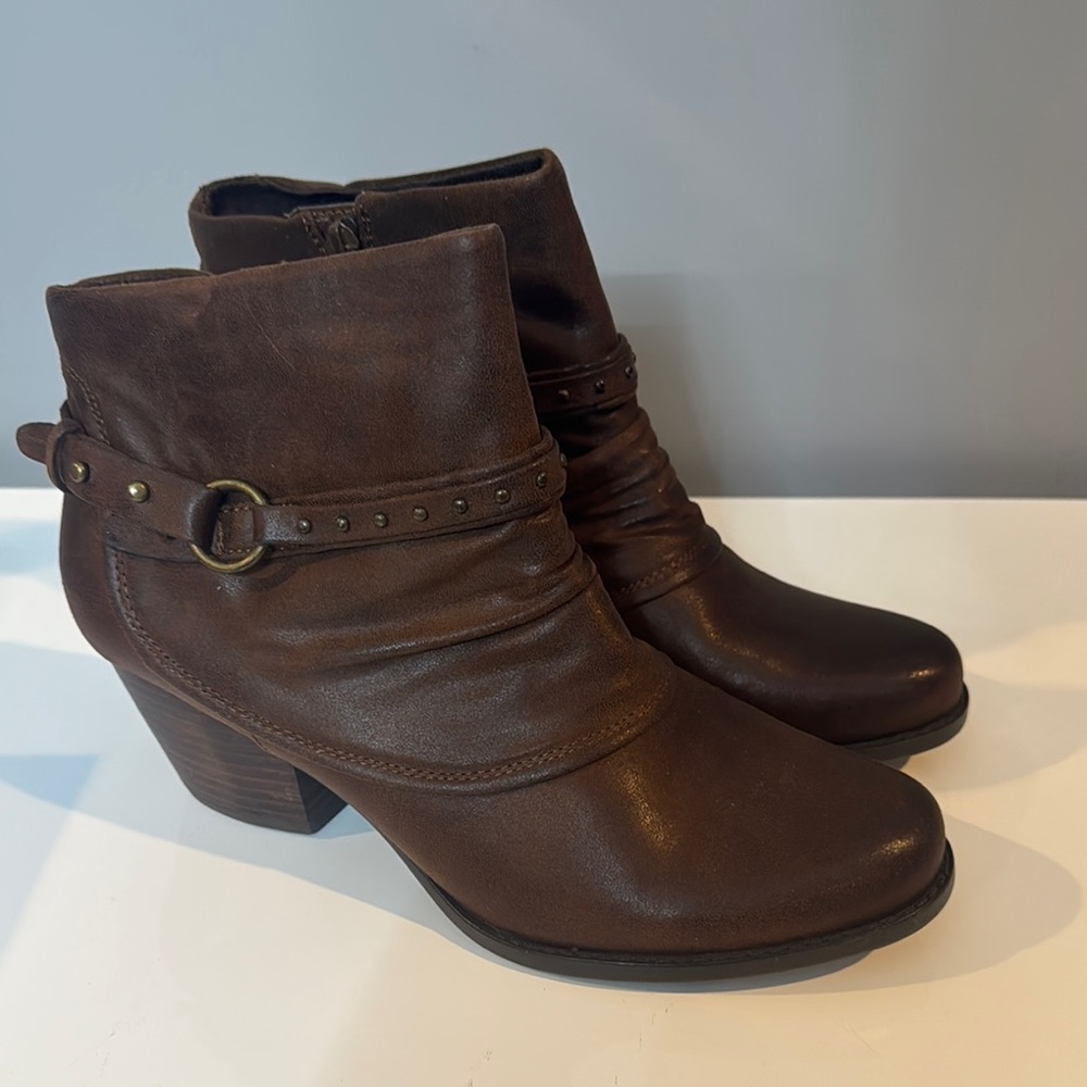 Baretraps rosea brush brown short boot